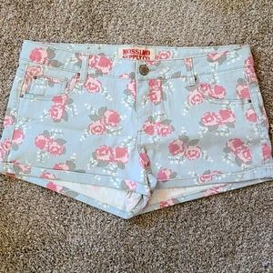 Light DENIM. Floral Print.